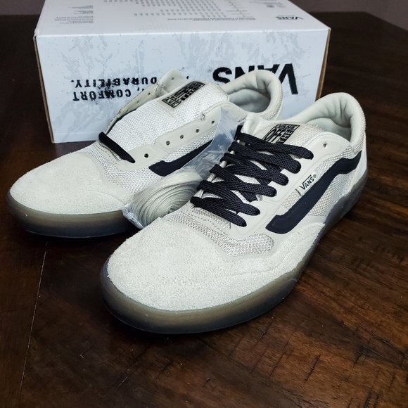 Vans Ave Nubuck Timber Wolf Men Size 7.5, Equivalent to Women Size 9 - Picture 3 of 10